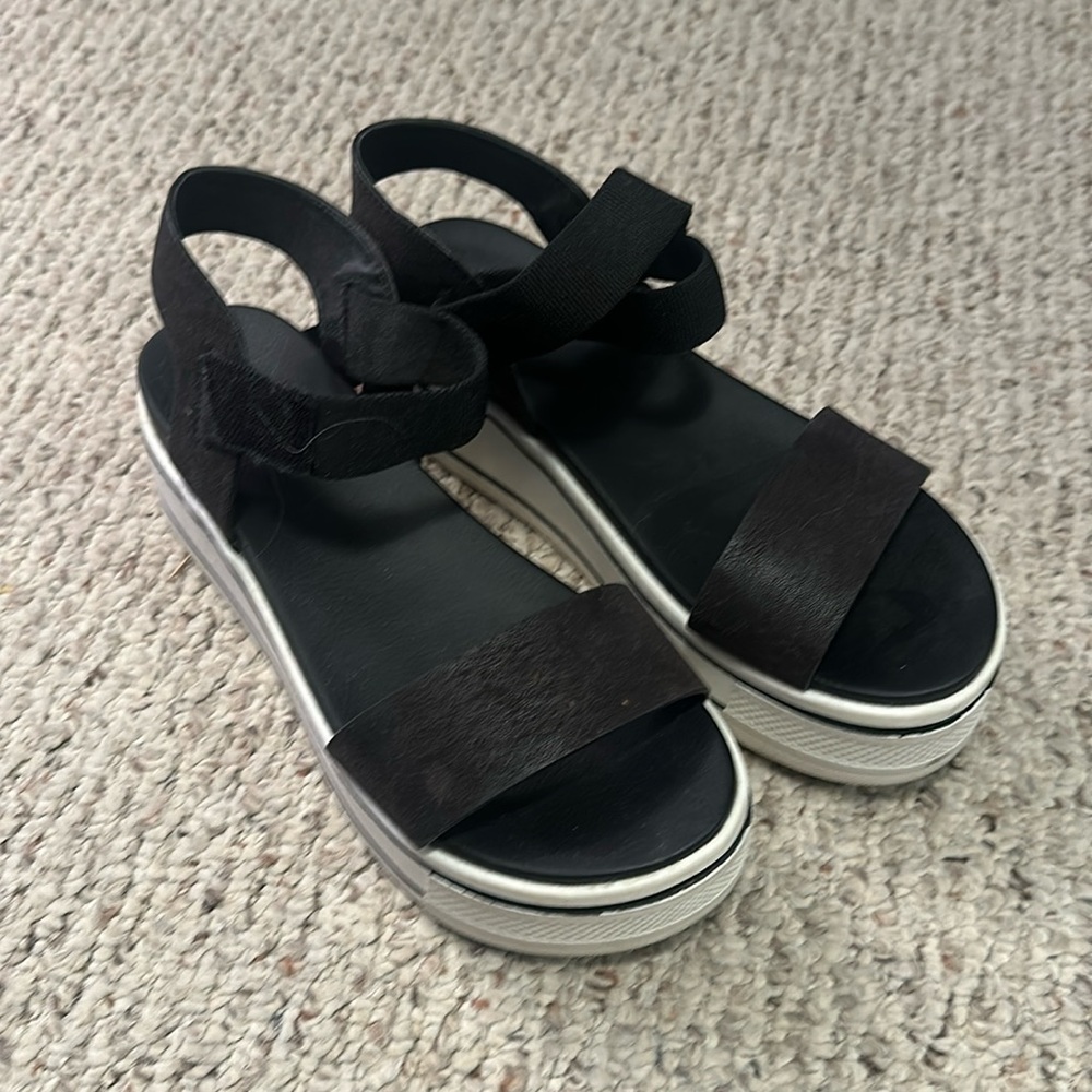 MIA platform sandal